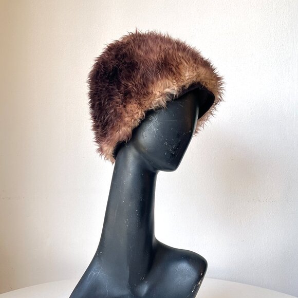 Vintage 60s Marshall Field & Co. Tuscan Lamb Shearling Hat - Picture 3 of 6